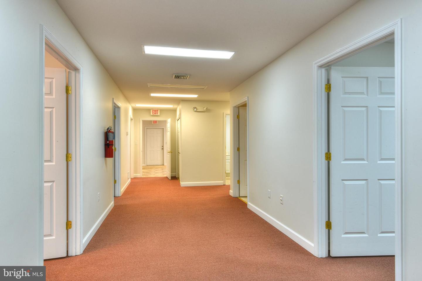 17503 Nassau Commons Blvd Property Photo 12