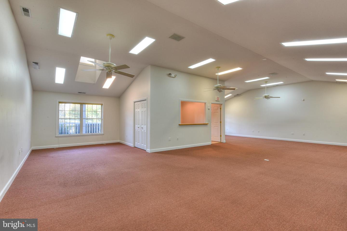 17503 Nassau Commons Blvd Property Photo 15