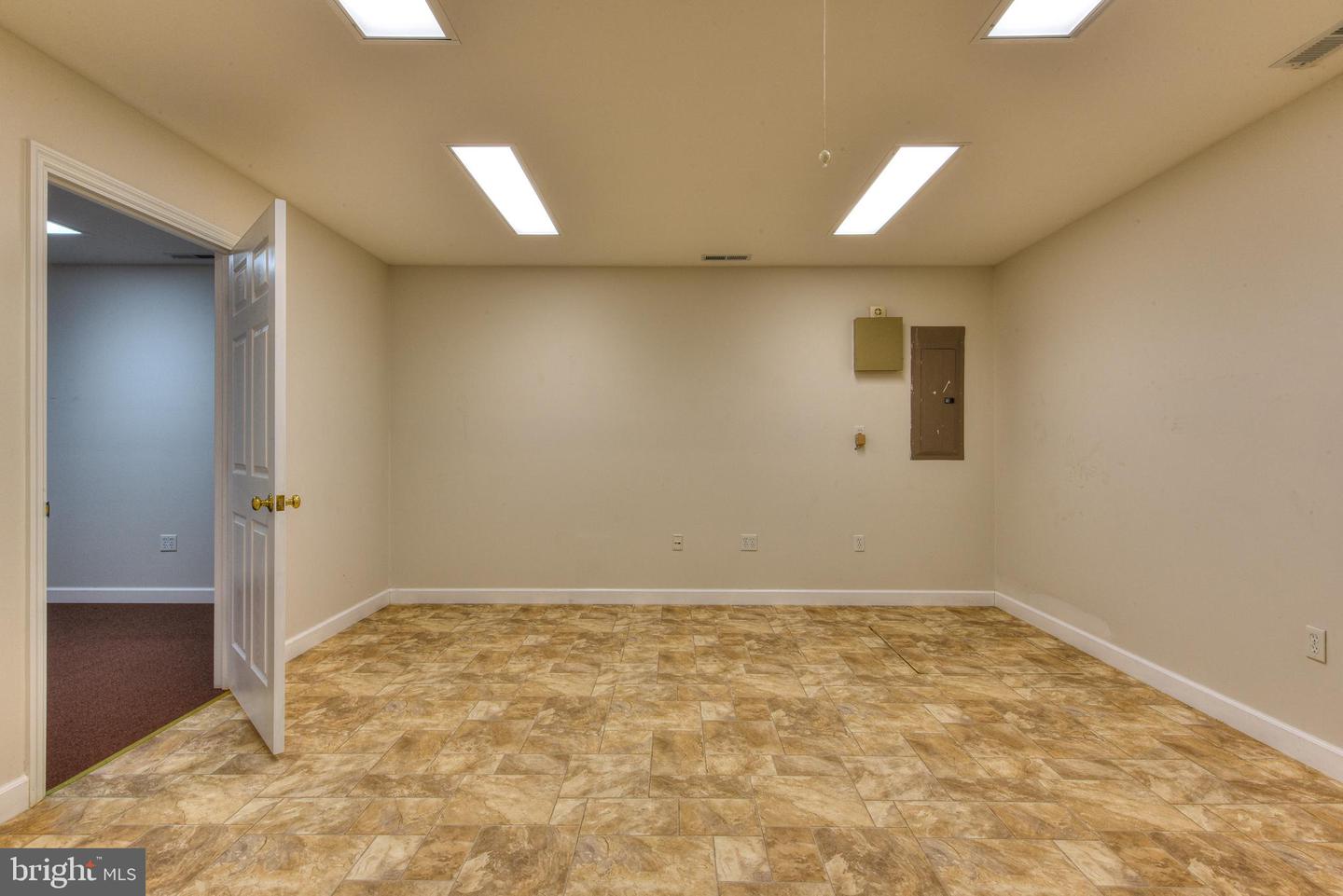 17503 Nassau Commons Blvd Property Photo 22