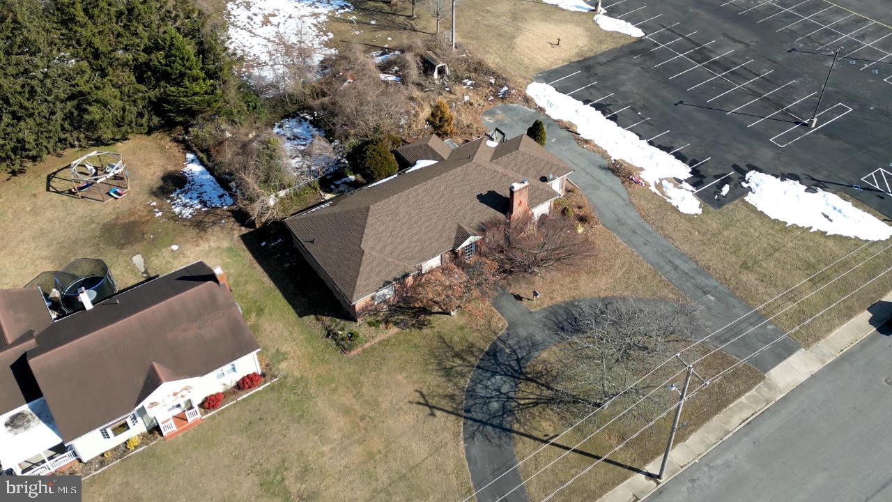 109 School Pl Property Photo 4