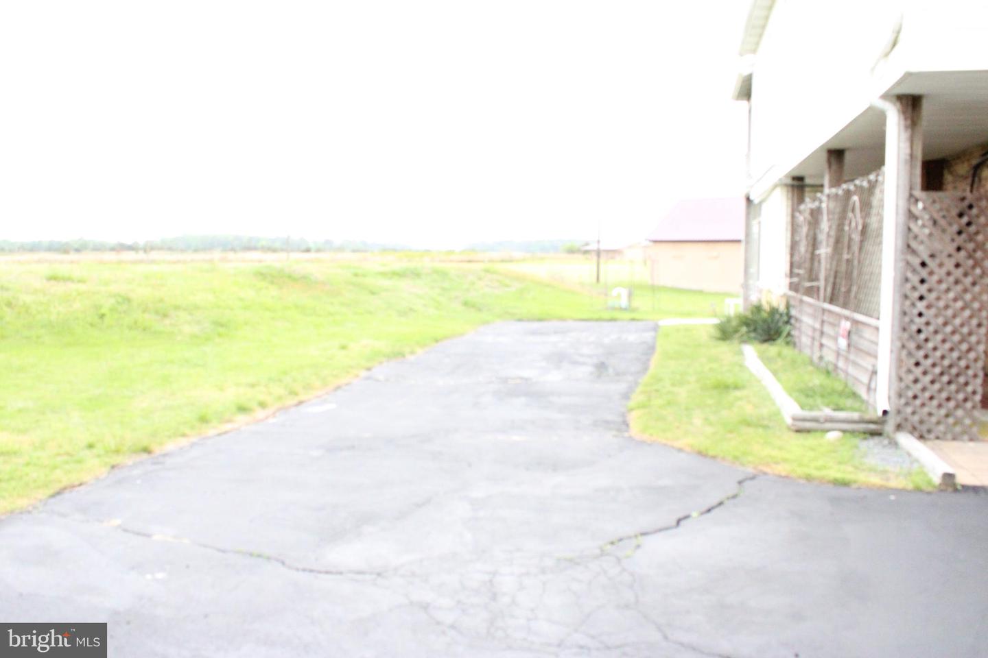 350 Bay Ave Property Photo 4