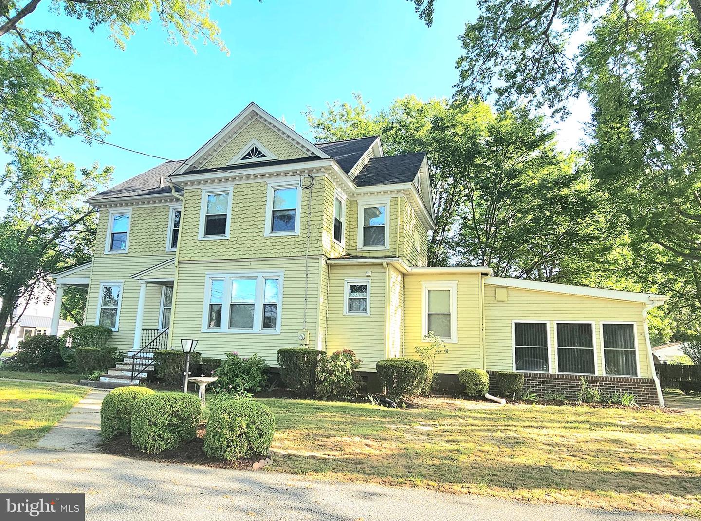 321 S Walnut St Property Photo