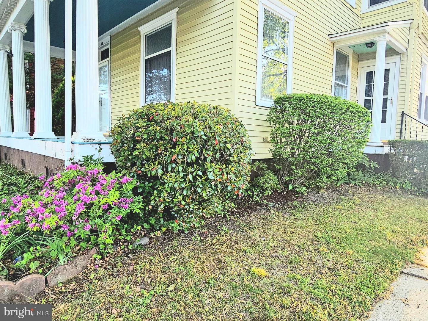 321 S Walnut St Property Photo 3