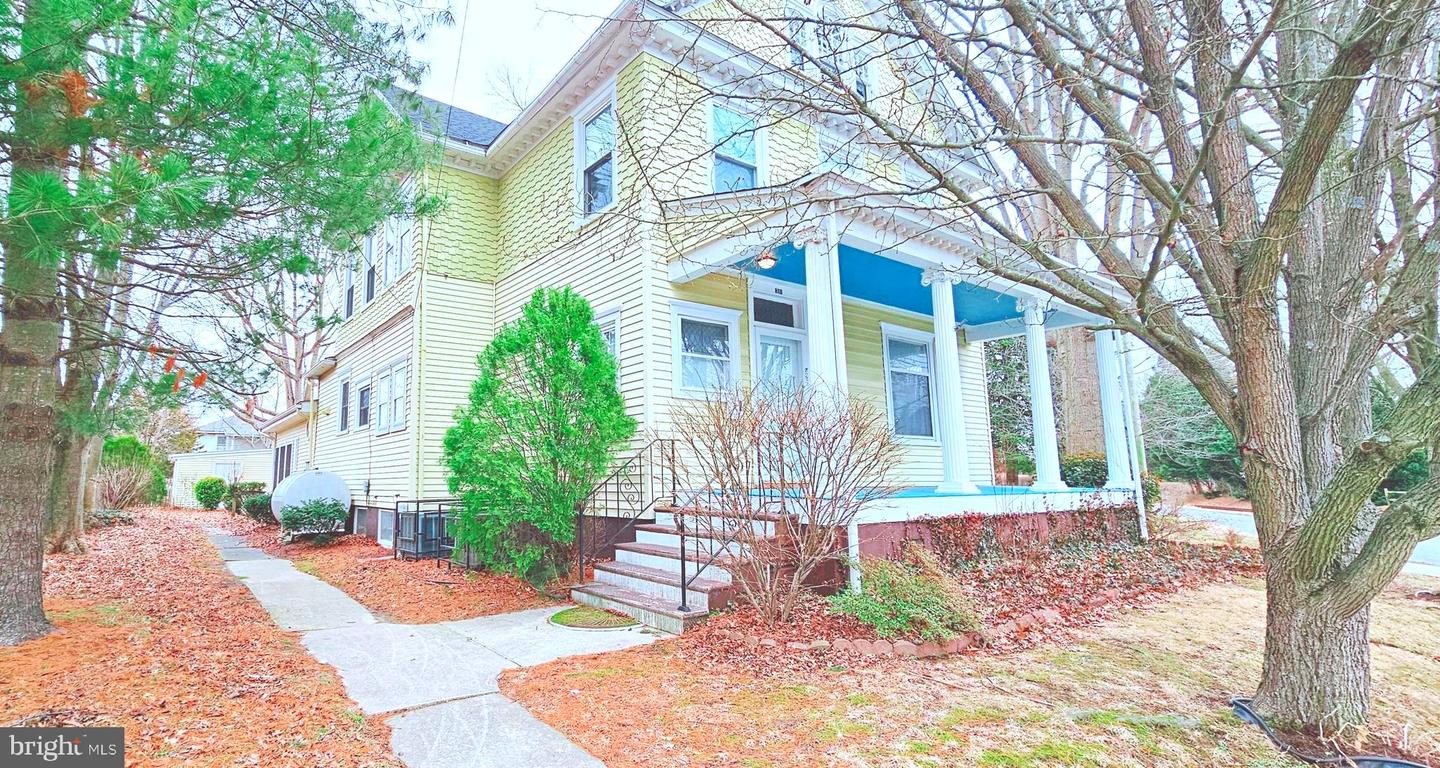 321 S Walnut St Property Photo 6
