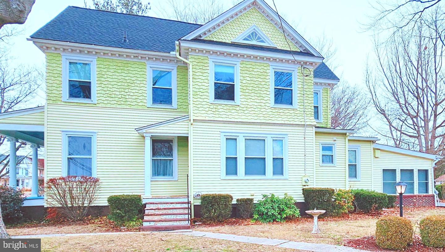 321 S Walnut St Property Photo 17