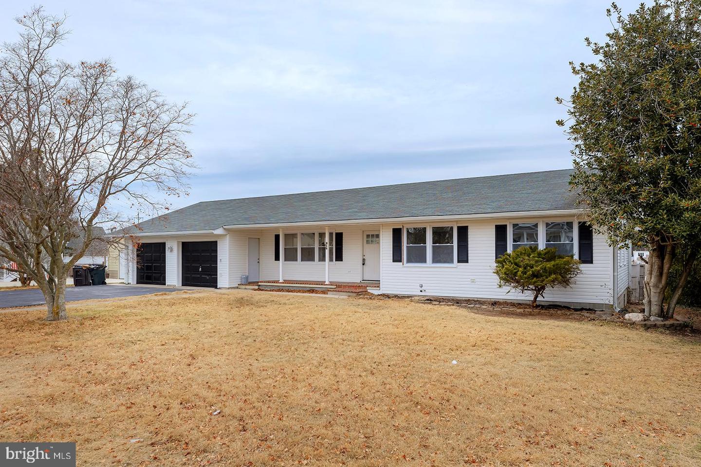 215 River Dr Property Photo