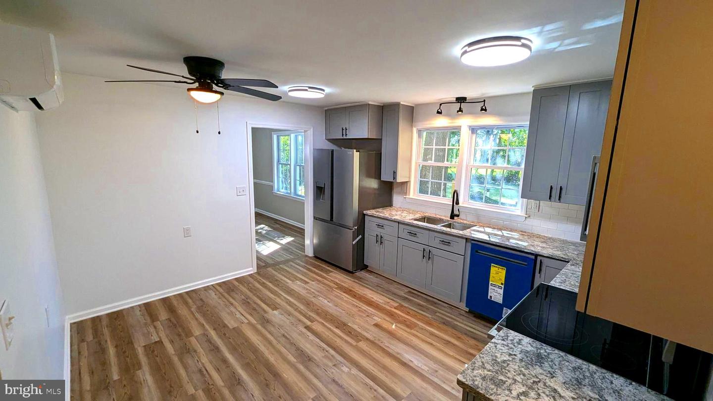 9616 N Shore Dr Property Photo 4