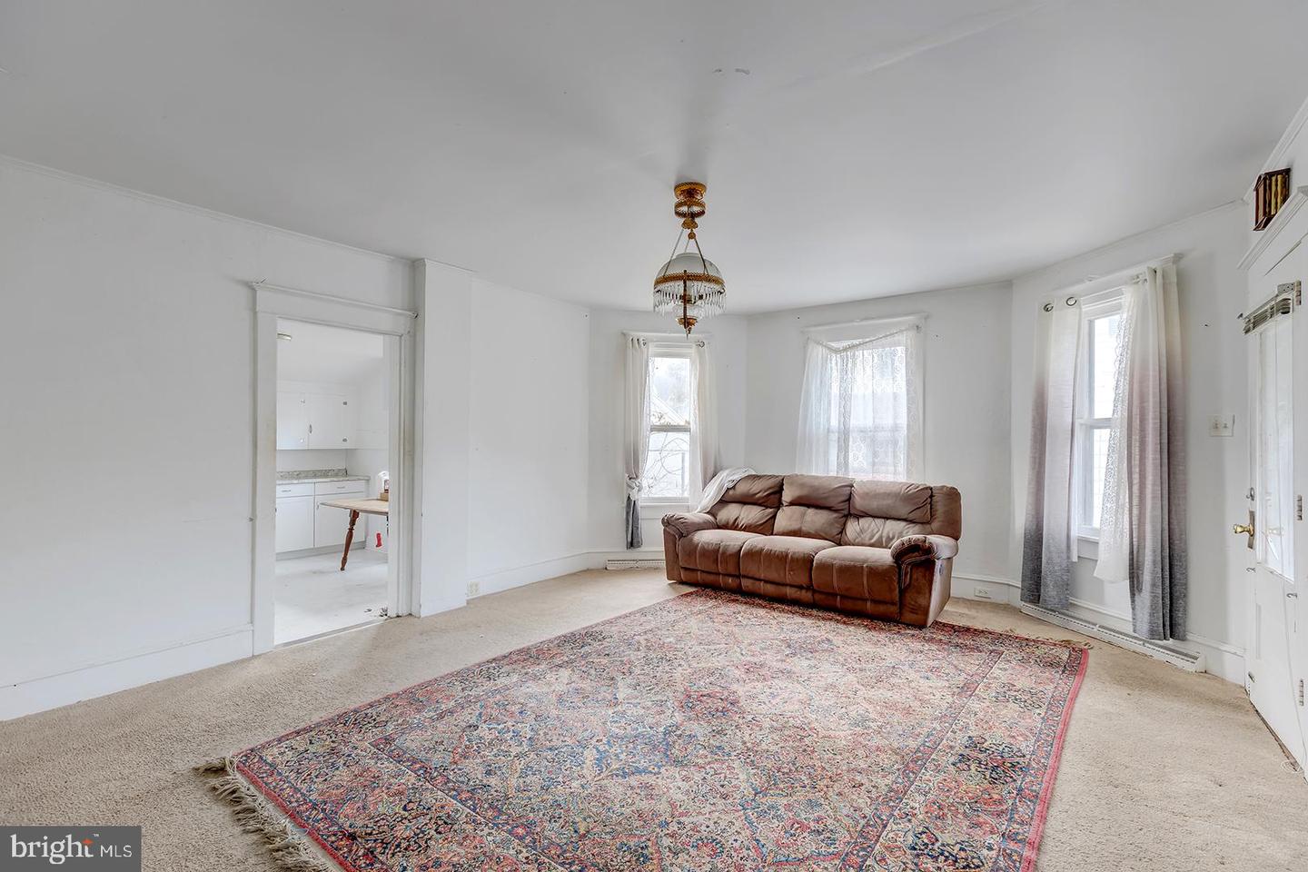402 Pine St Property Photo 3