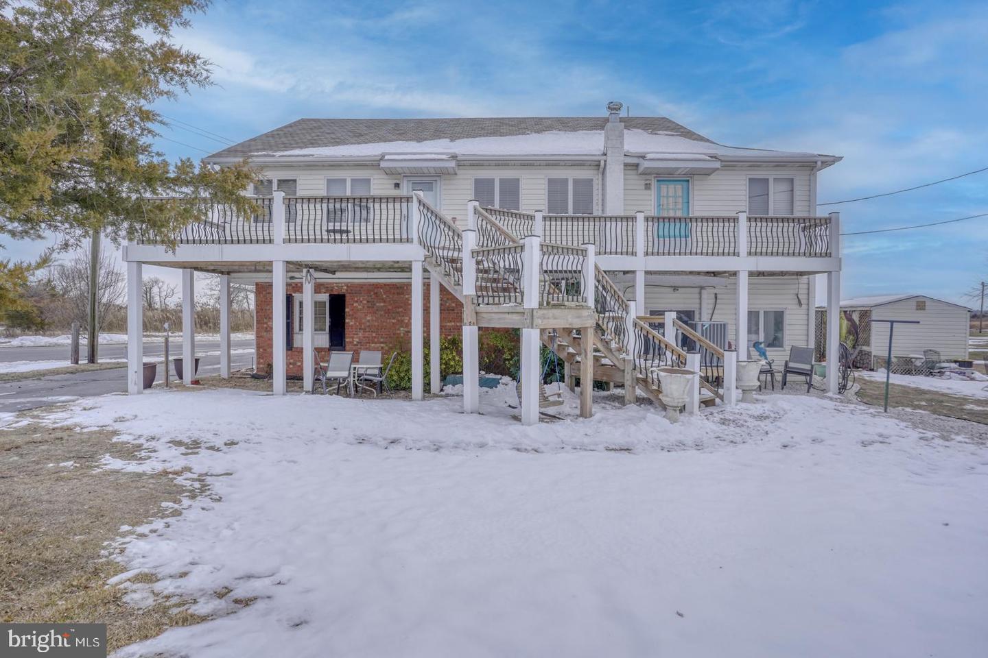 350 Bay Ave Property Photo