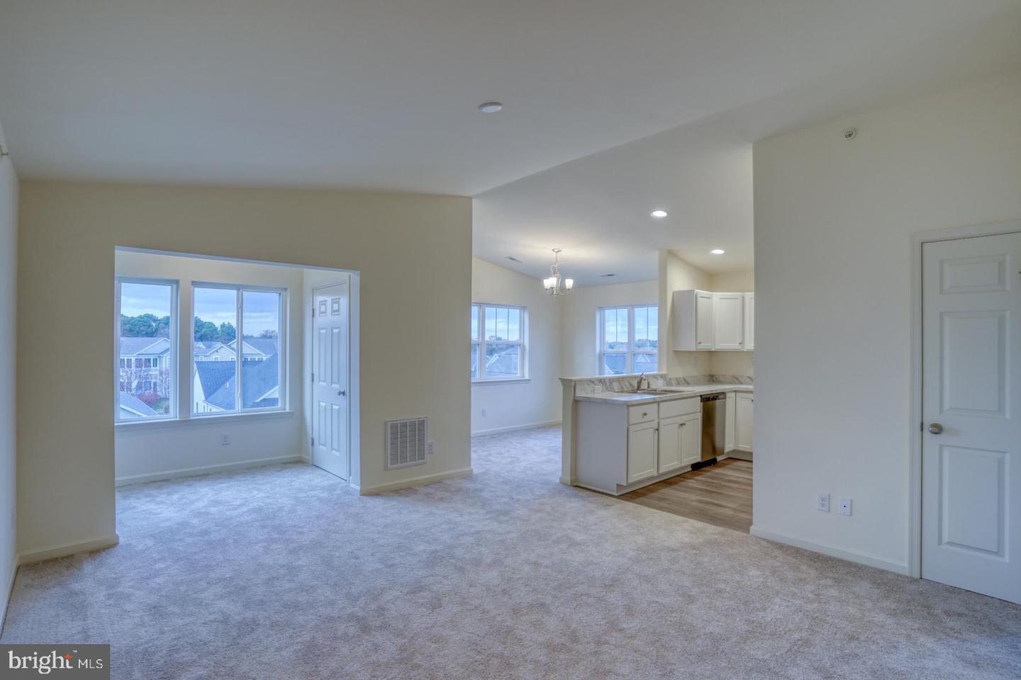 4902 E Pebble Ln #e Property Photo 4
