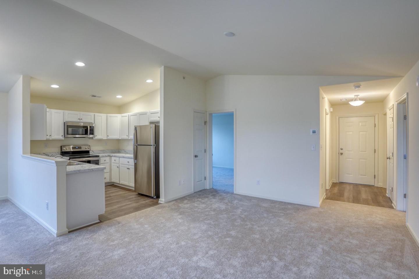 4902 E Pebble Ln #e Property Photo 7