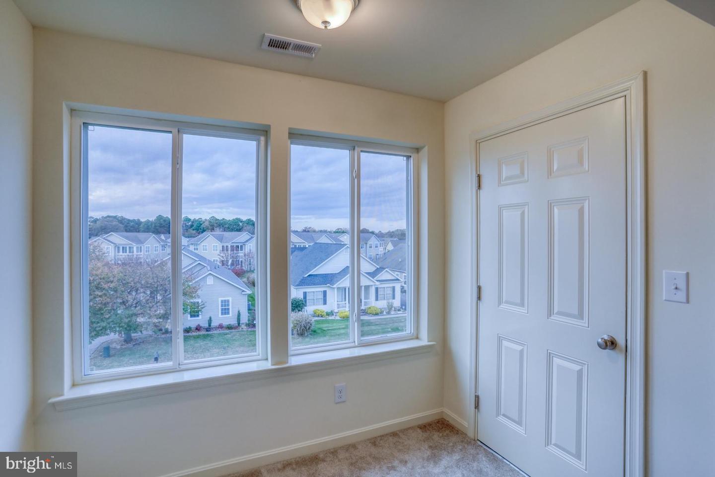 4902 E Pebble Ln #e Property Photo 8
