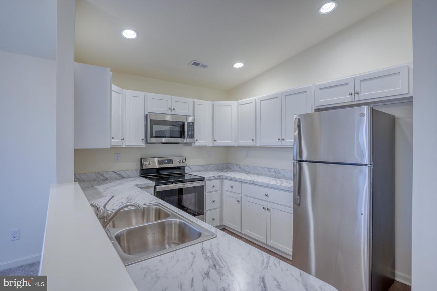 4902 E Pebble Ln #e Property Photo 10