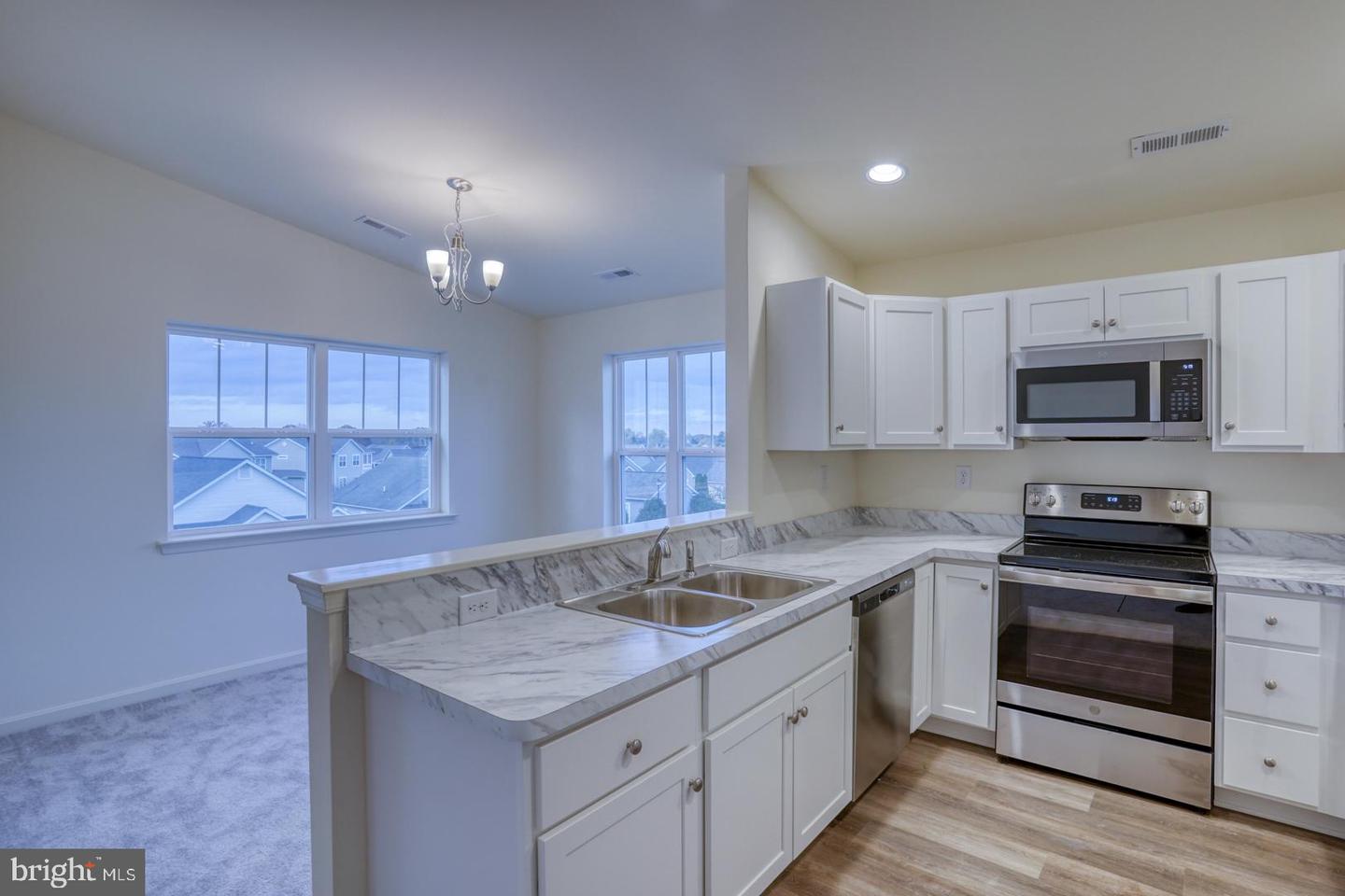 4902 E Pebble Ln #e Property Photo 11
