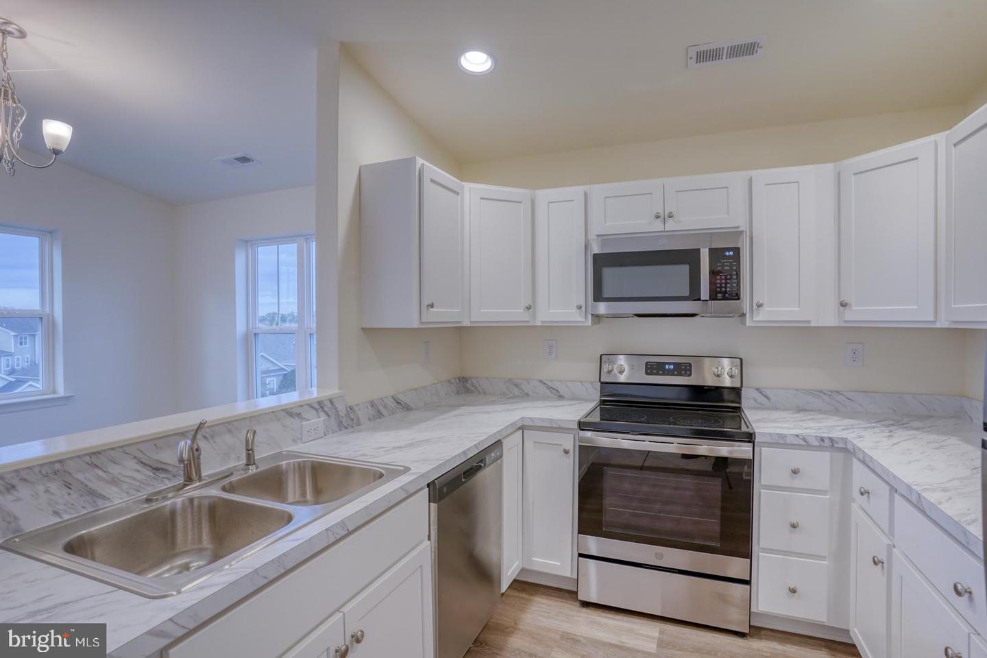 4902 E Pebble Ln #e Property Photo 12