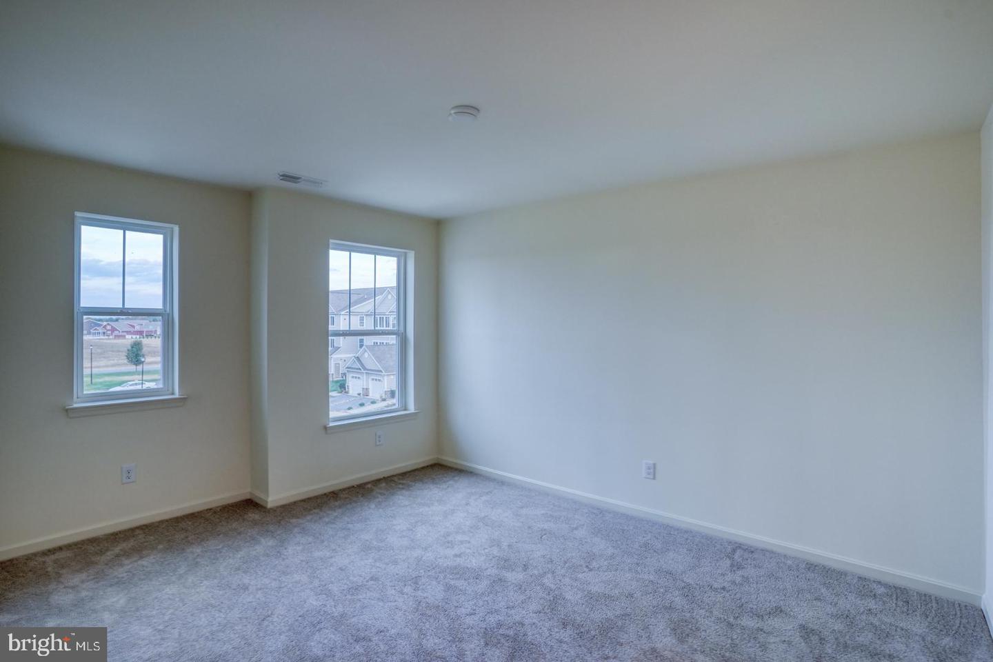 4902 E Pebble Ln #e Property Photo 18