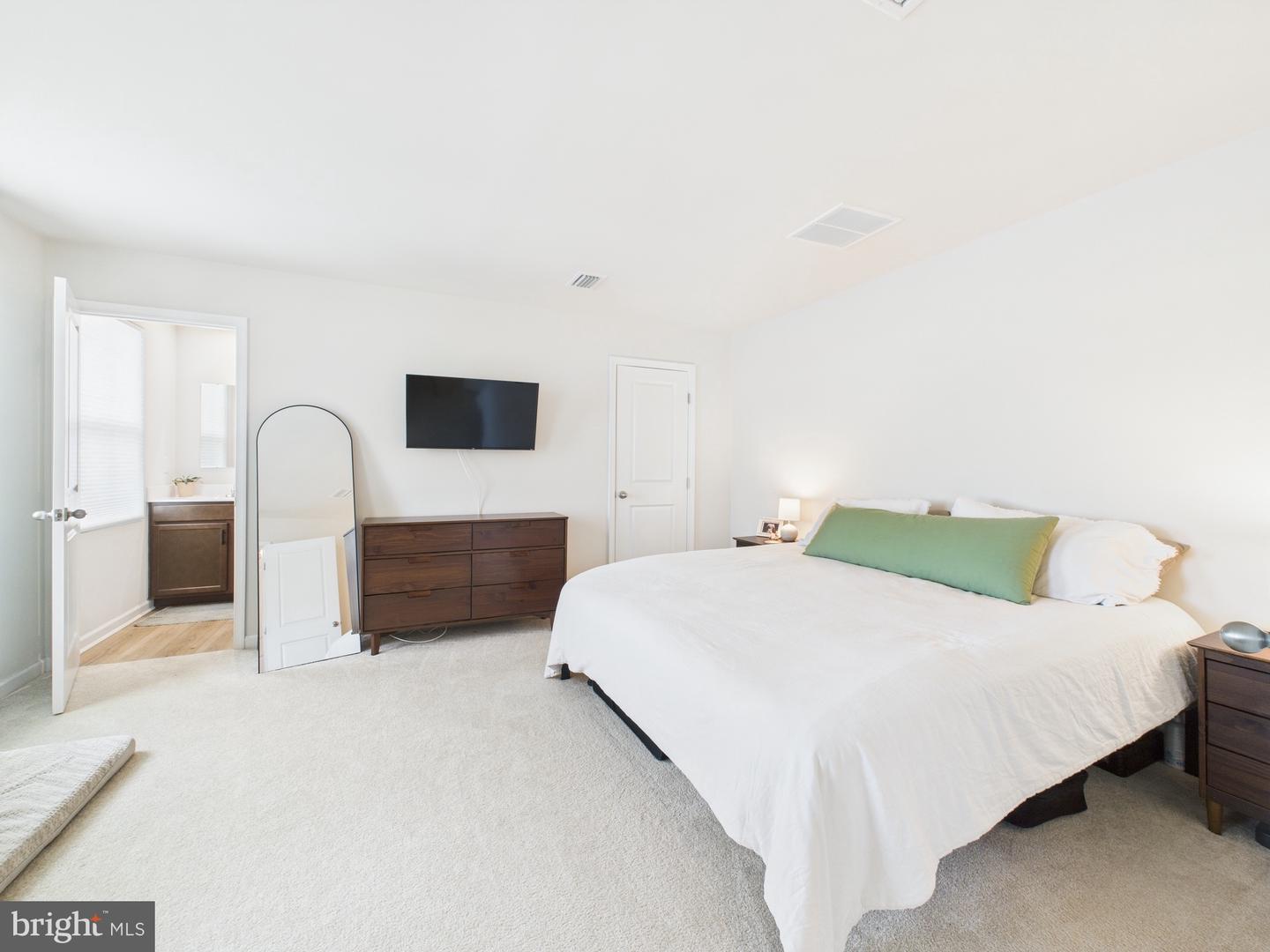 515 Peachtree Ln Property Photo 8