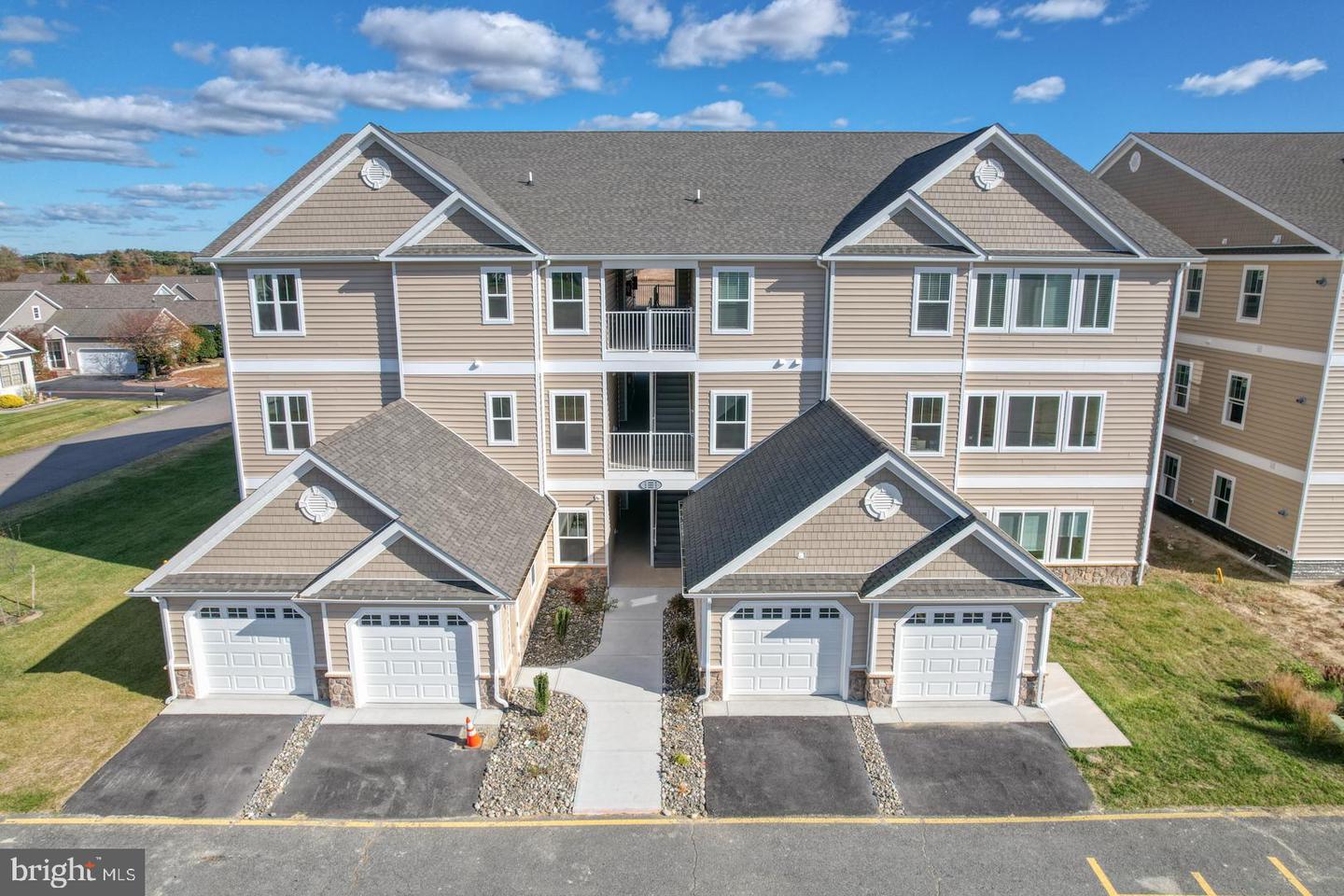 4903 E PEBBLE LN #I Property Photo 1
