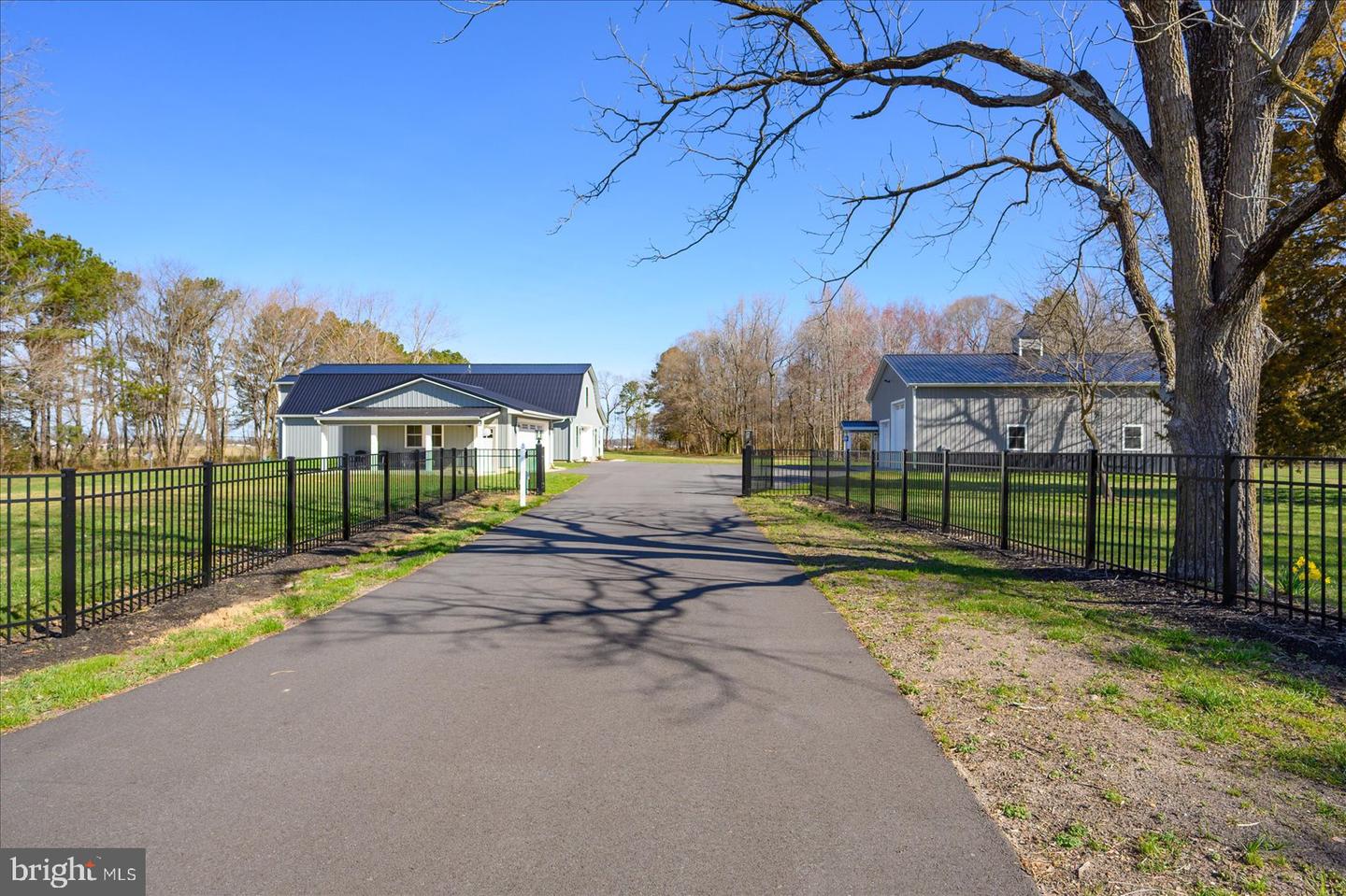 10463 N Beach Hwy Property Photo 1