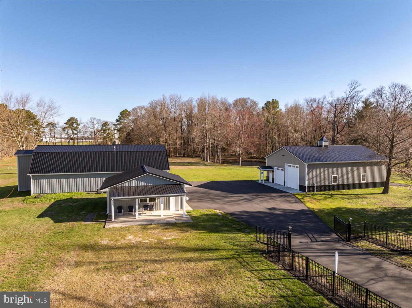 10463 N Beach Hwy Property Photo 3