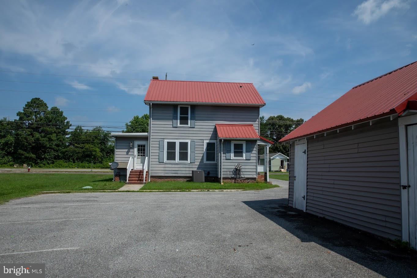 512 E Market Property Photo 7