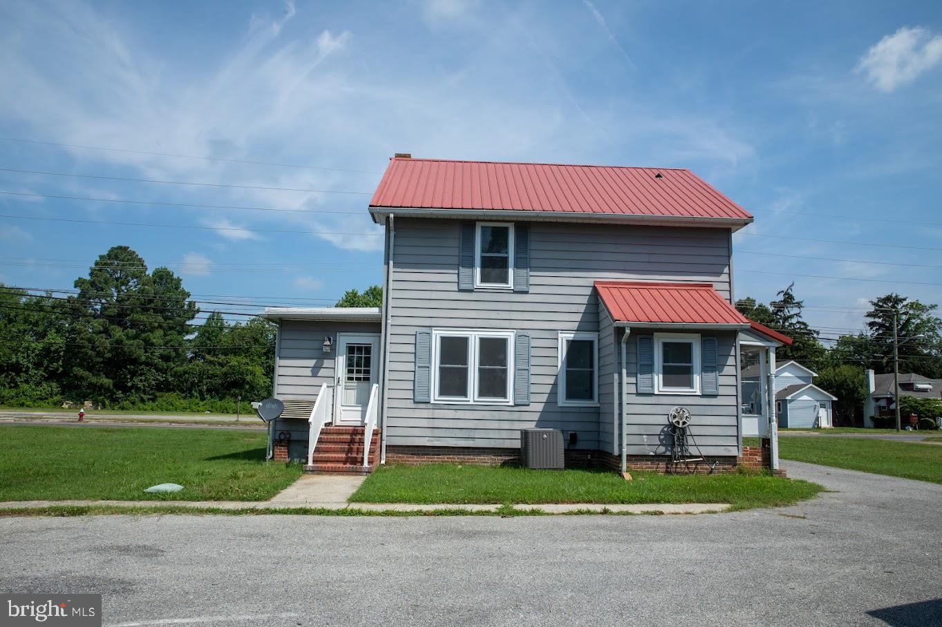 512 E Market Property Photo 8
