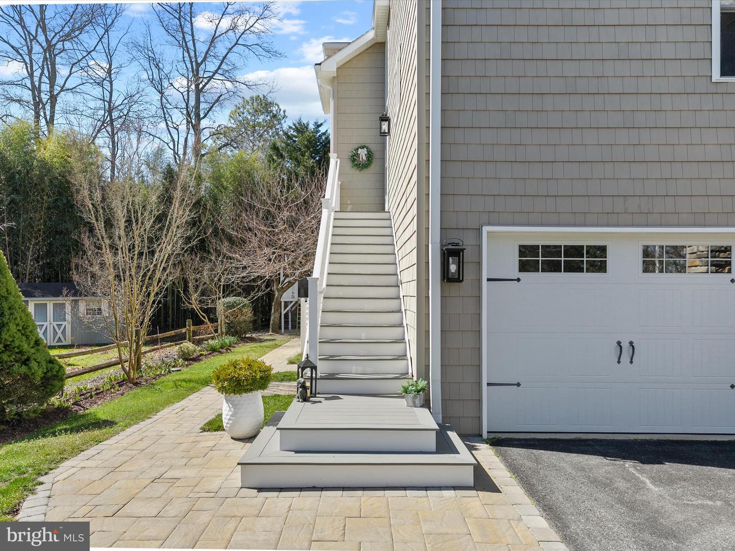 40 Hudson Ave Property Photo 10