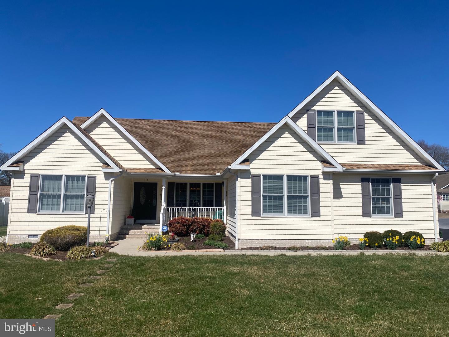 314 E 5th St Property Photo 1