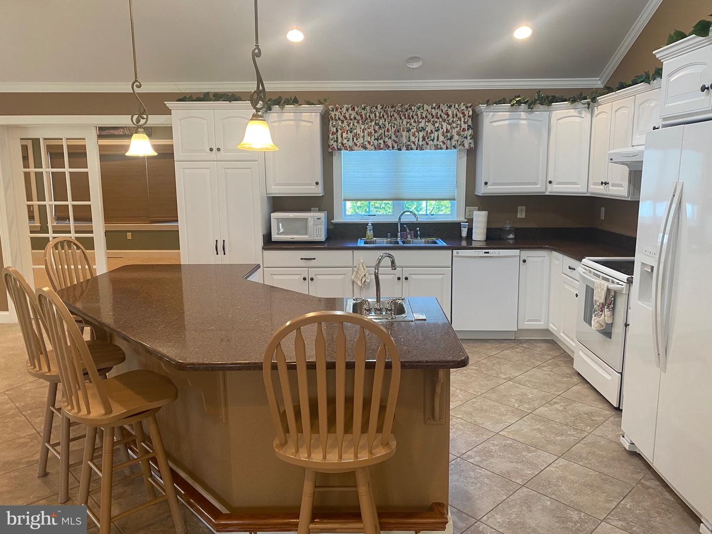 314 E 5th St Property Photo 4