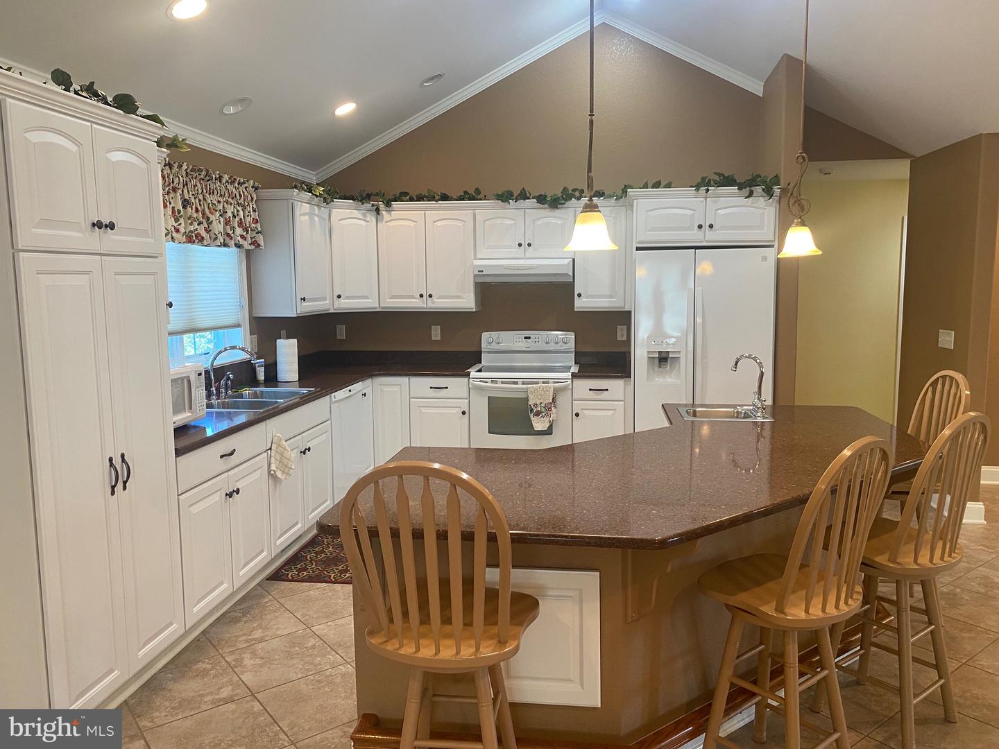 314 E 5th St Property Photo 5