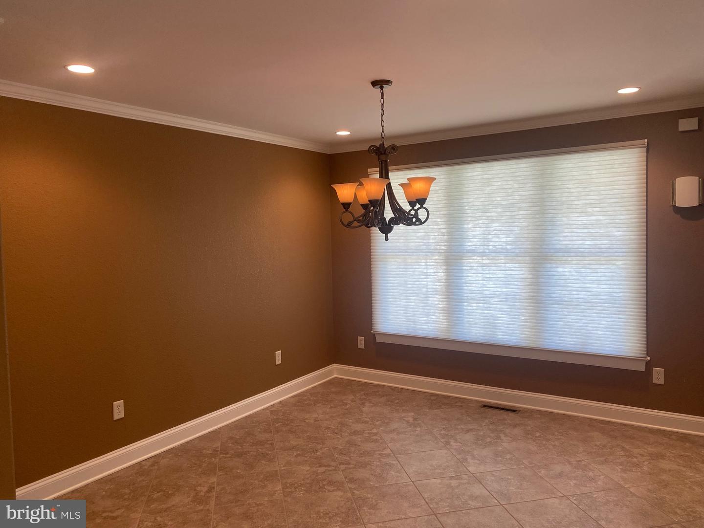 314 E 5th St Property Photo 7