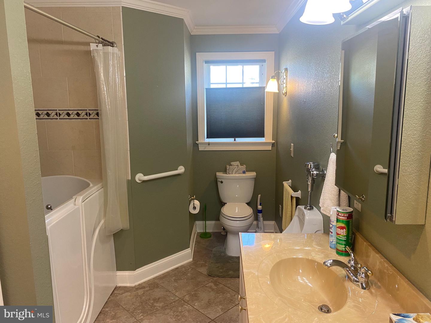 314 E 5th St Property Photo 13