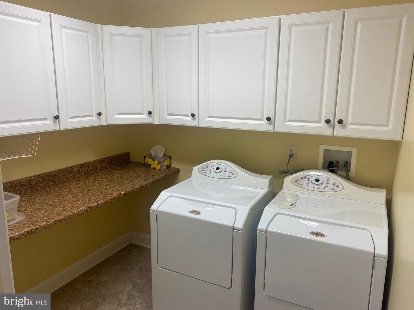 314 E 5th St Property Photo 14