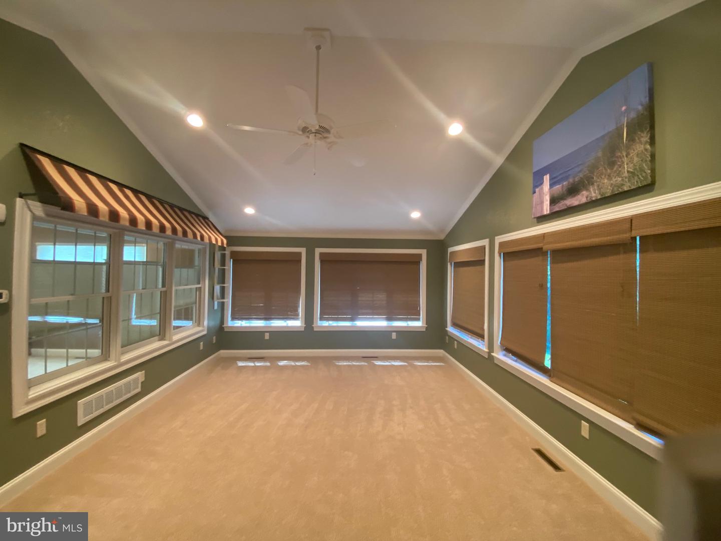 314 E 5th St Property Photo 16