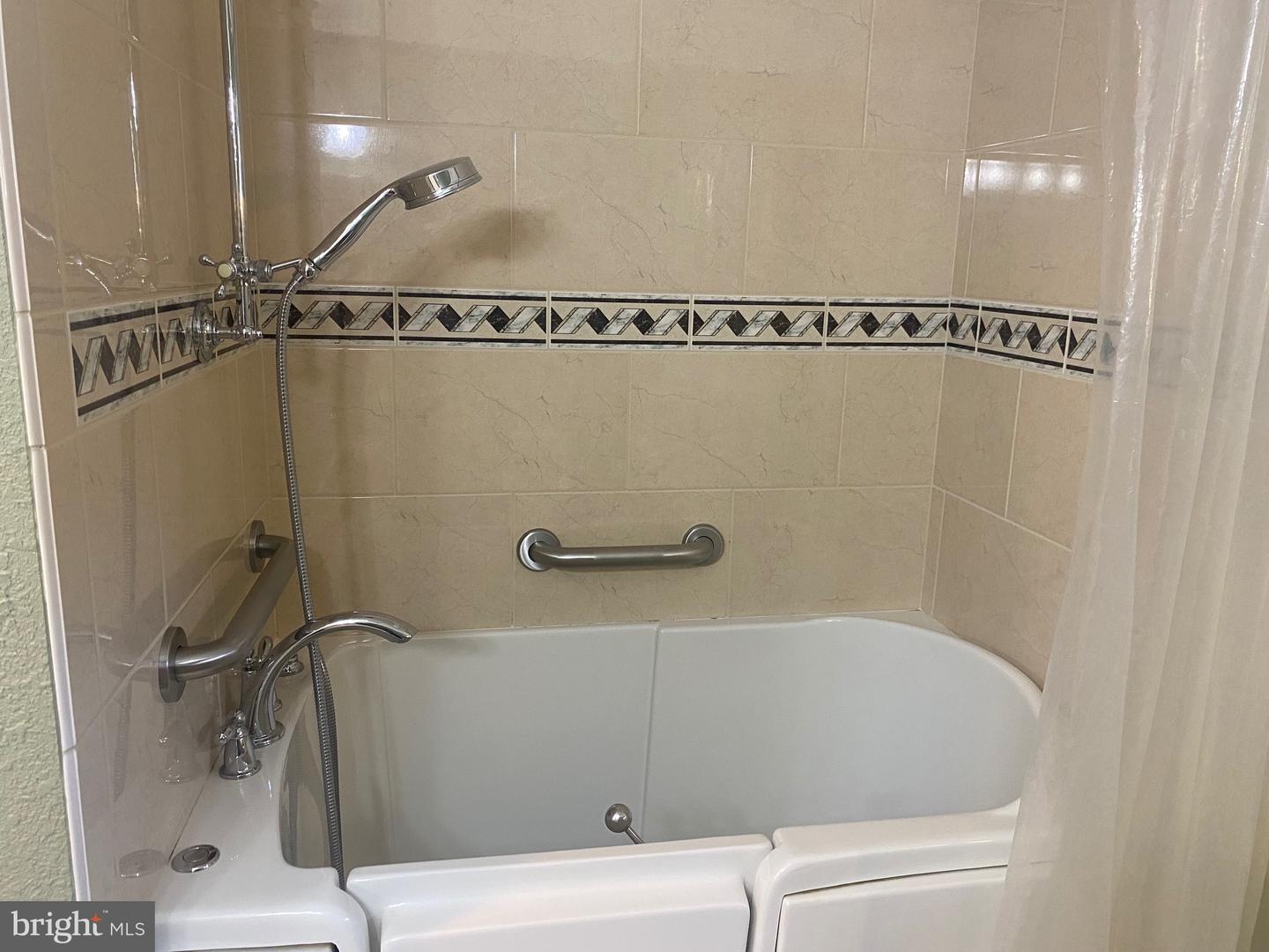 314 E 5th St Property Photo 19