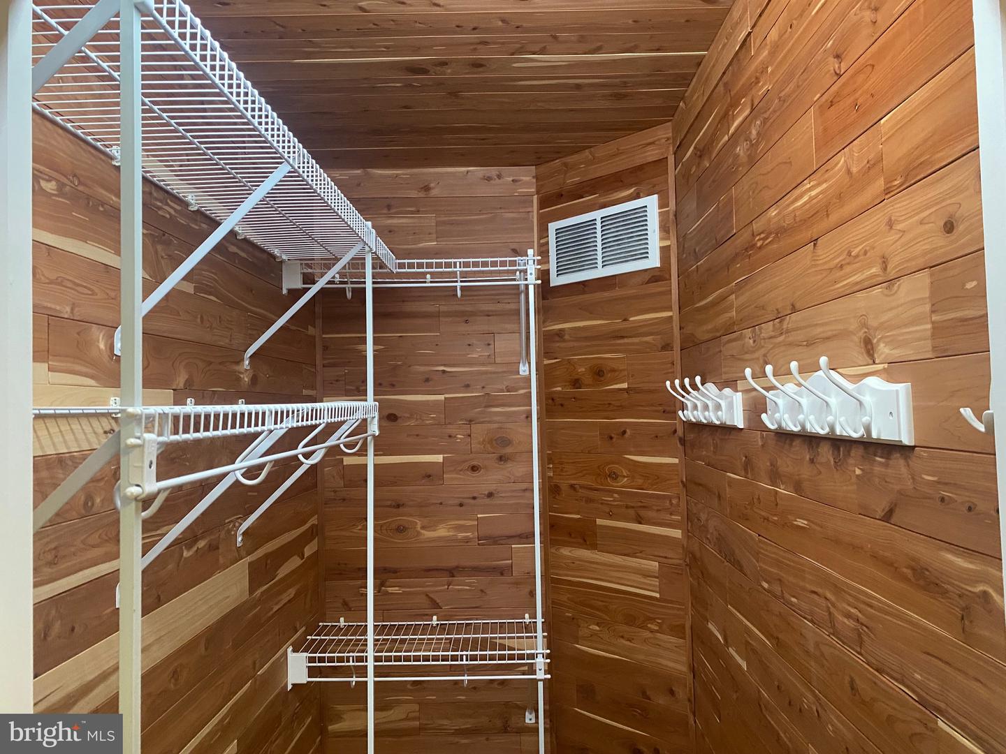 314 E 5th St Property Photo 22