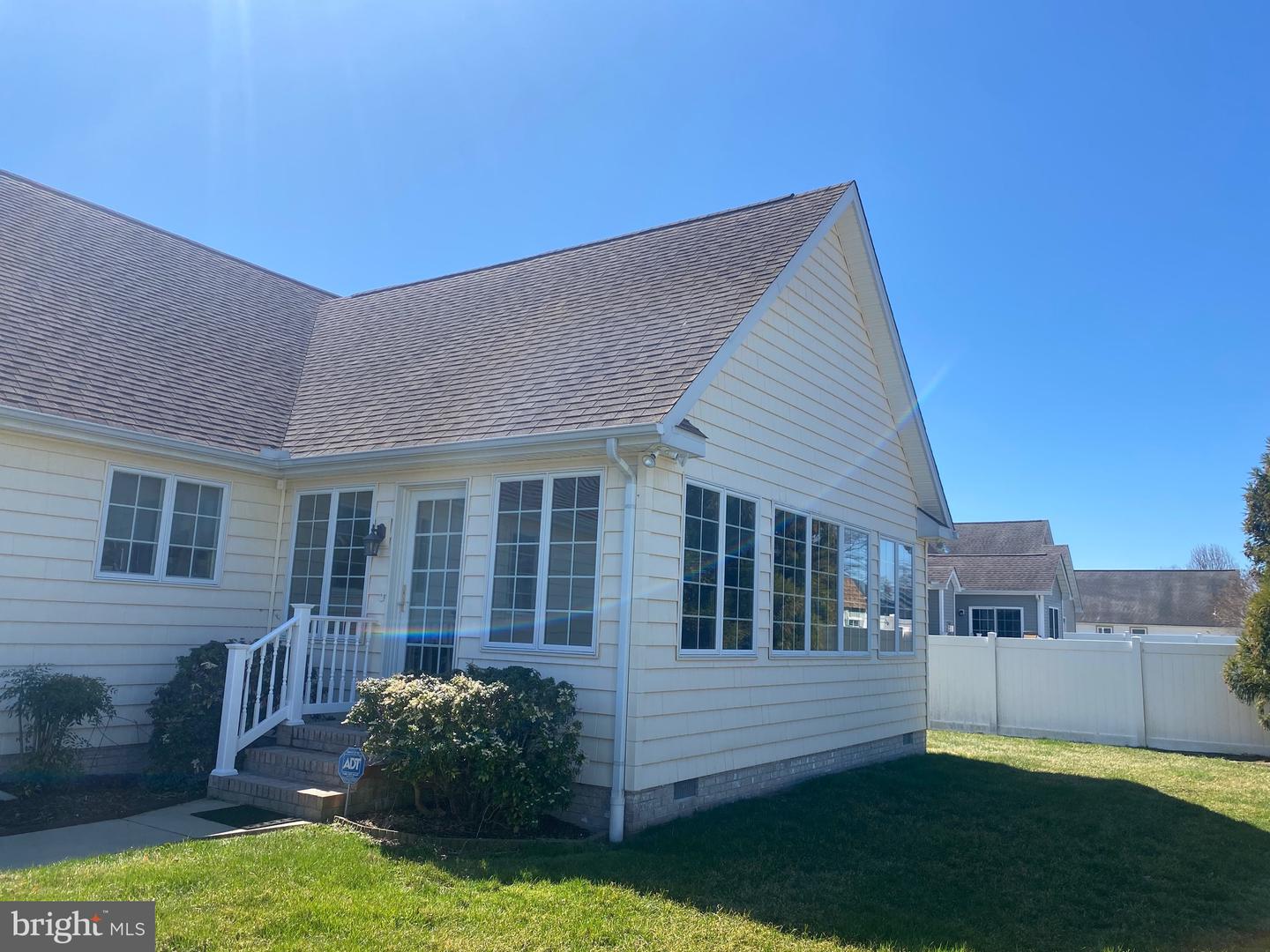 314 E 5th St Property Photo 24