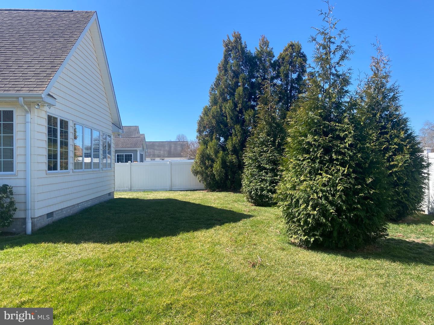 314 E 5th St Property Photo 28