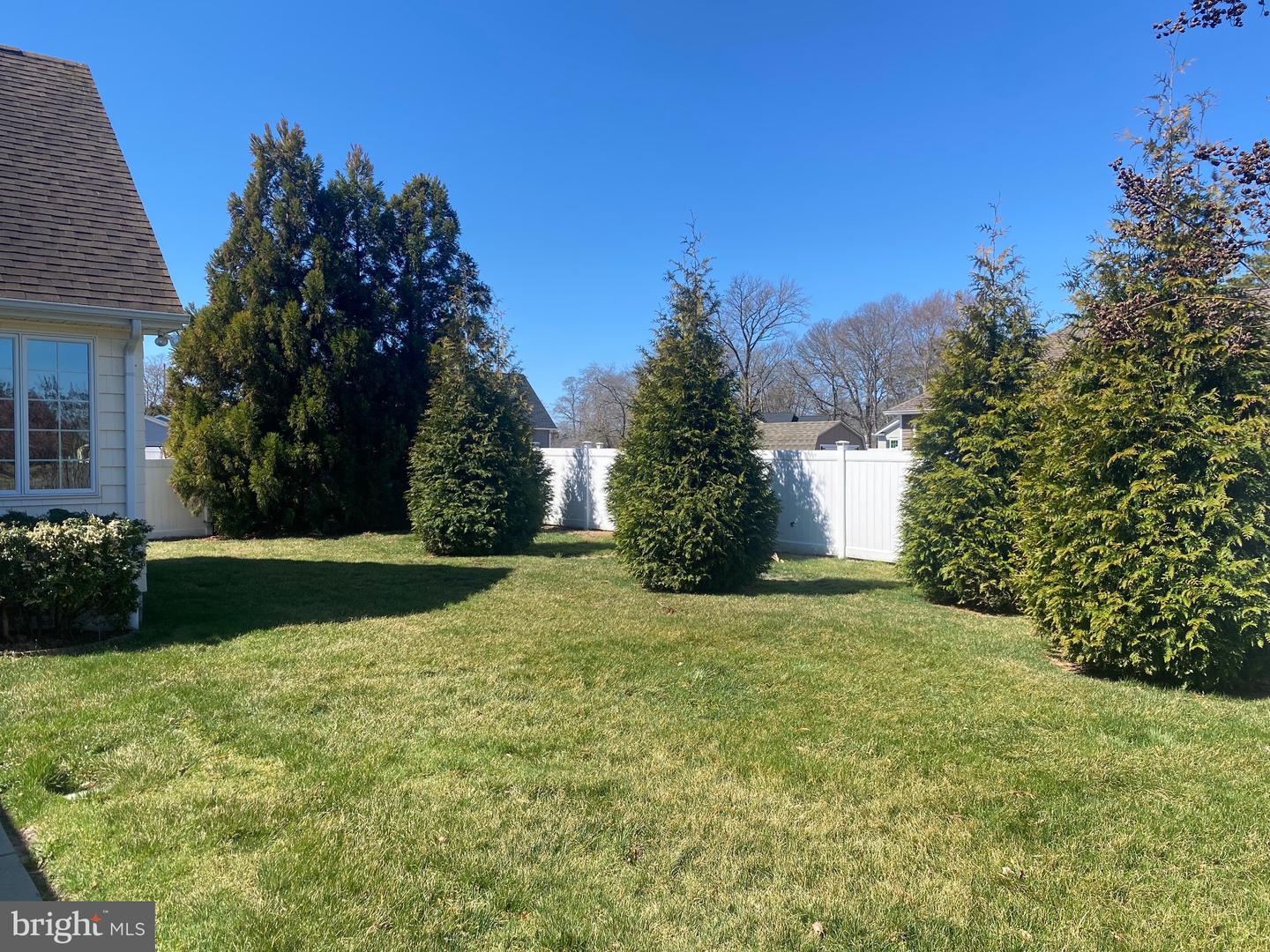 314 E 5th St Property Photo 29