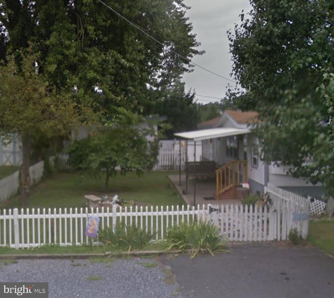 1013 1st St Property Photo 1