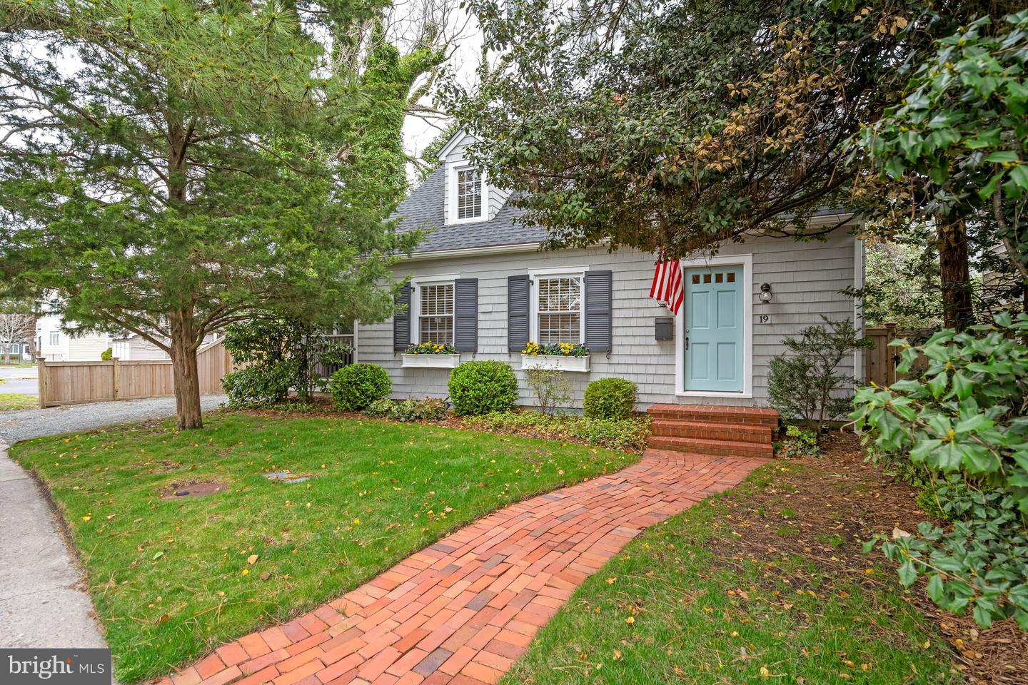 19 Laurel St Property Photo 1