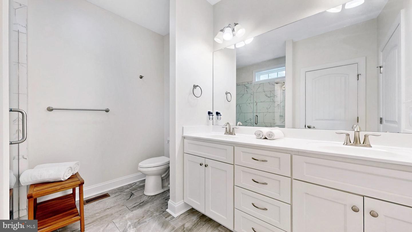 23733 Herring Reach Ct #86 Property Photo 19