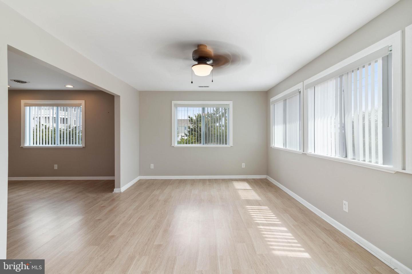 29121 Pine St Property Photo 4