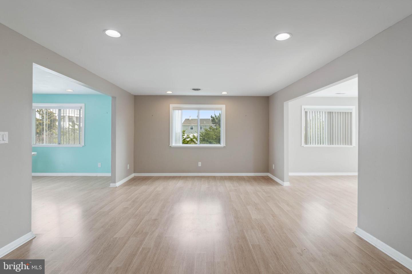 29121 Pine St Property Photo 5