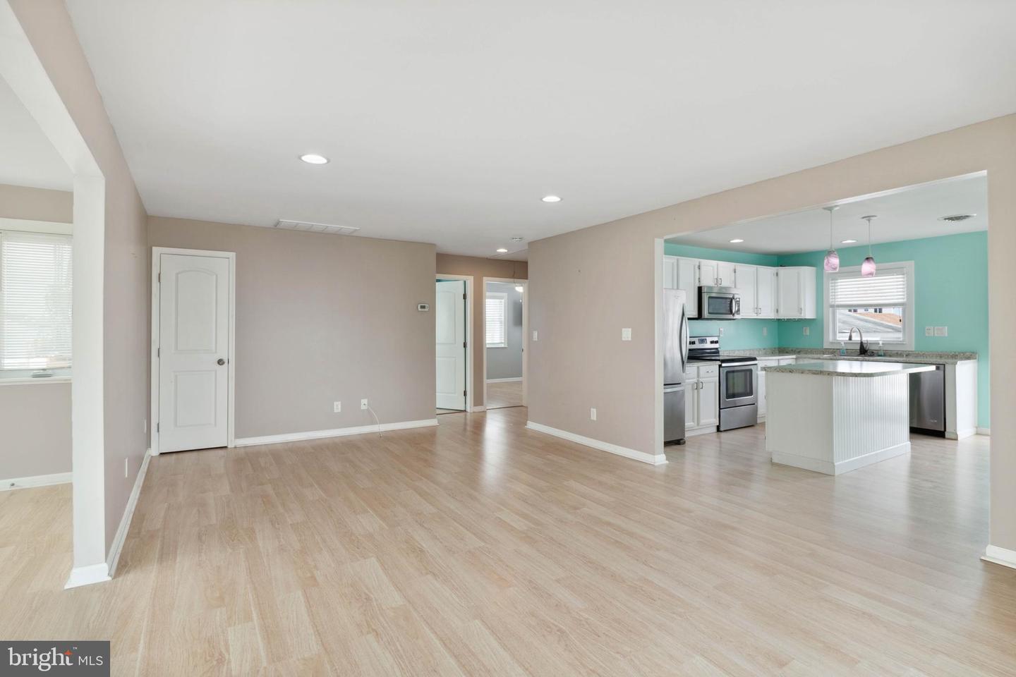 29121 Pine St Property Photo 6
