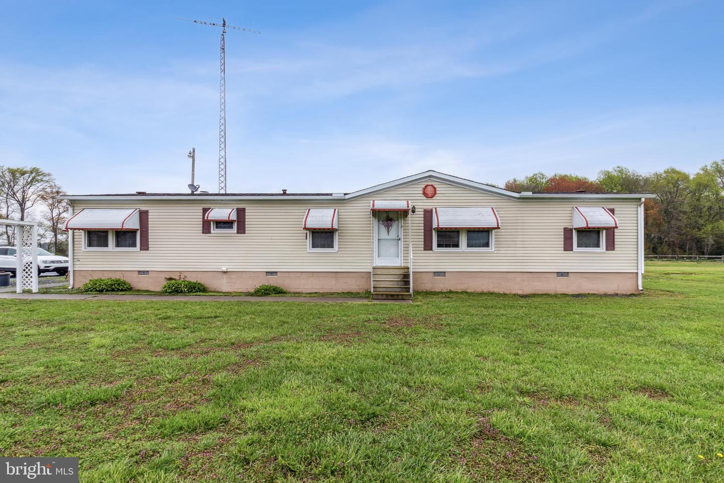 8088 Jamesway Ln Property Photo 1