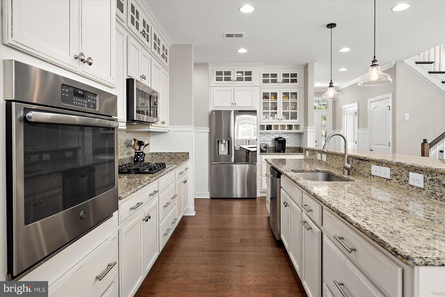 22072 Seaport Sq Property Photo 13