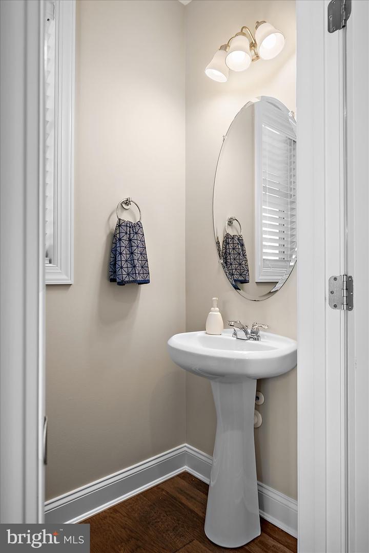 22072 Seaport Sq Property Photo 19