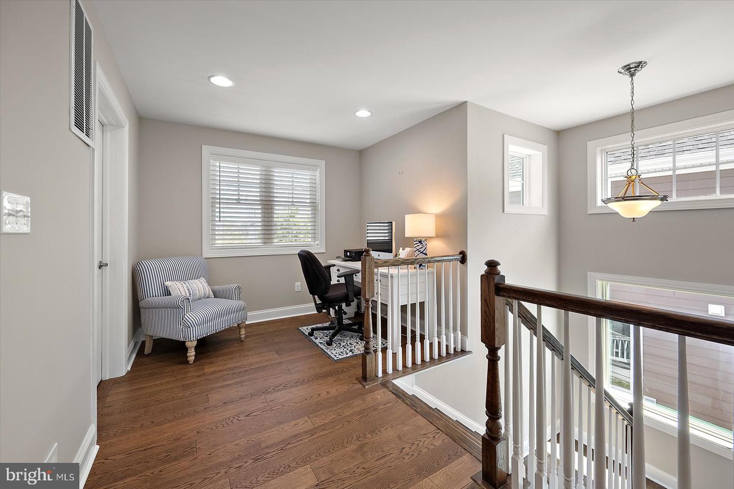 22072 Seaport Sq Property Photo 25