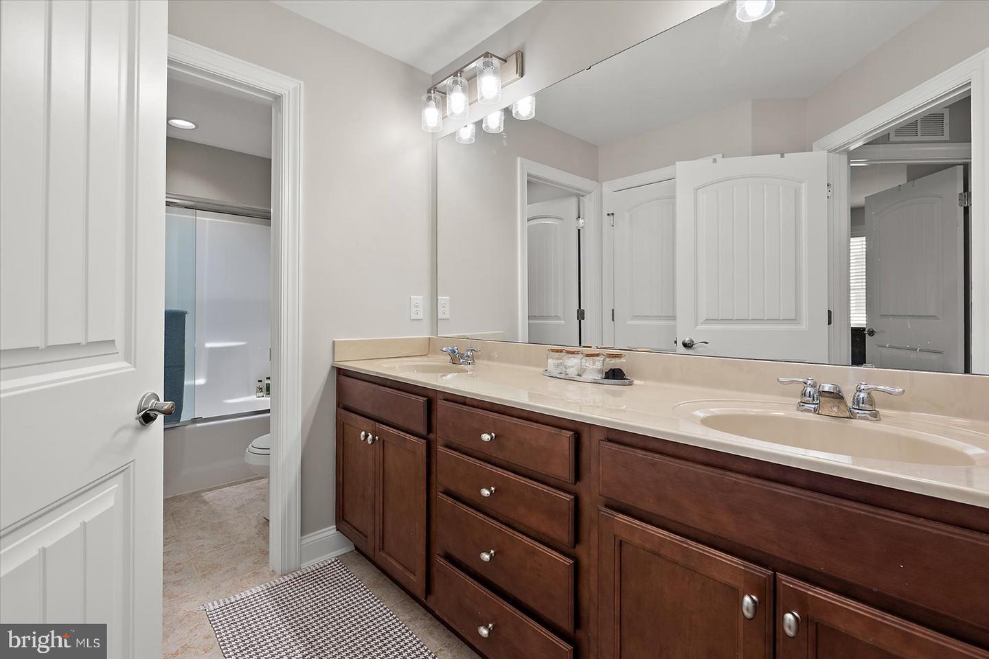 22072 Seaport Sq Property Photo 33